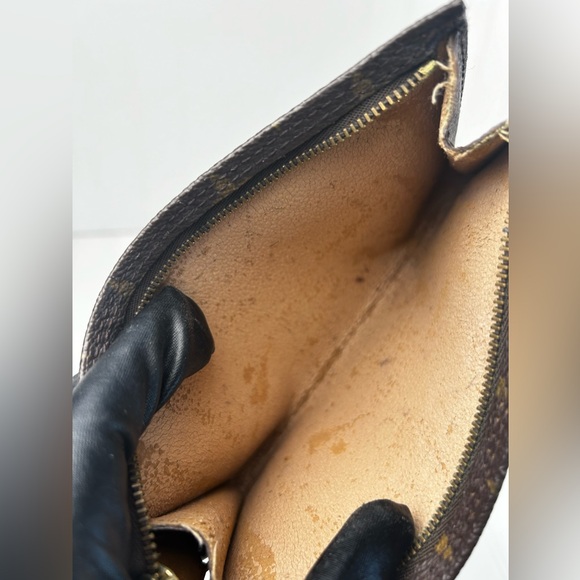 Louis Vuitton Vintage Monogram
Canvas Toiletry Pouch 17 Cosmetic Bag - Picture 7 of 12